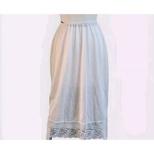 Vassaratte Beige Nylon Petticoat Lingerie Wide LACE Large 29" Long USA vintage